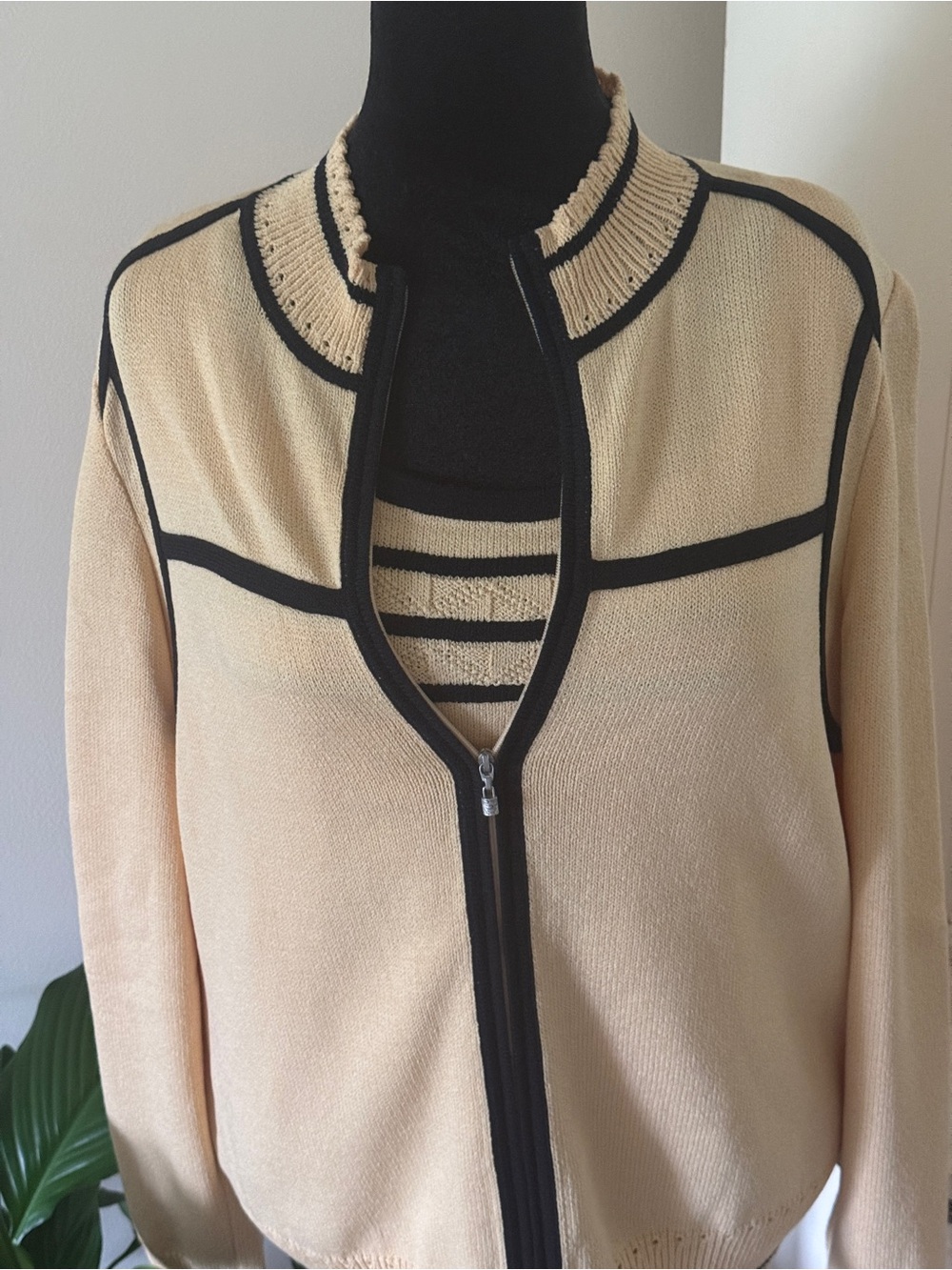 St. John Cream and Black Zip-Front Knit Jacket - Picture 6 of 12